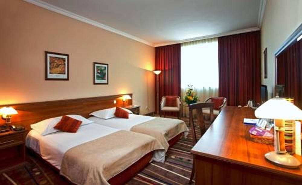 Expo Sofia Hotel - Free Arrival Shuttle Bus - Free Parking - Free Compliments - Free Wi-Fi Buitenkant foto