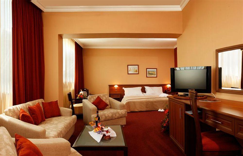 Expo Sofia Hotel - Free Arrival Shuttle Bus - Free Parking - Free Compliments - Free Wi-Fi Buitenkant foto