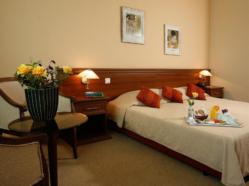 Expo Sofia Hotel - Free Arrival Shuttle Bus - Free Parking - Free Compliments - Free Wi-Fi Buitenkant foto