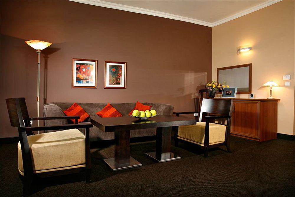 Expo Sofia Hotel - Free Arrival Shuttle Bus - Free Parking - Free Compliments - Free Wi-Fi Buitenkant foto